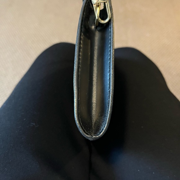 Louis Vuitton Epi Leather pouchette. Excellent condition! - Picture 6 of 6